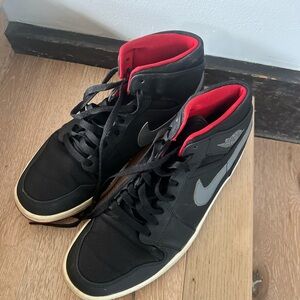 Nike Men’s Black High-Top Sneakers with Red Lining and Gray Swoosh, Sz 10 1/2